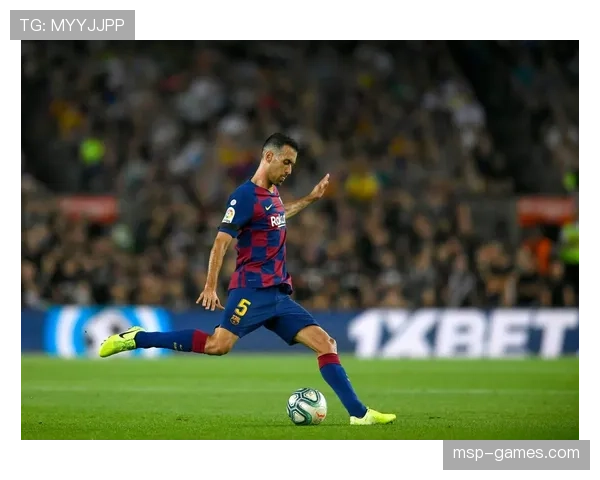 布斯克茨战术适配性解析:揭秘现代足球全能中场的成功之道