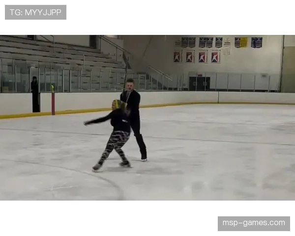 托尼娅·哈丁训练完直接去超市买打折牛排，这自律和抠门反差谁懂啊